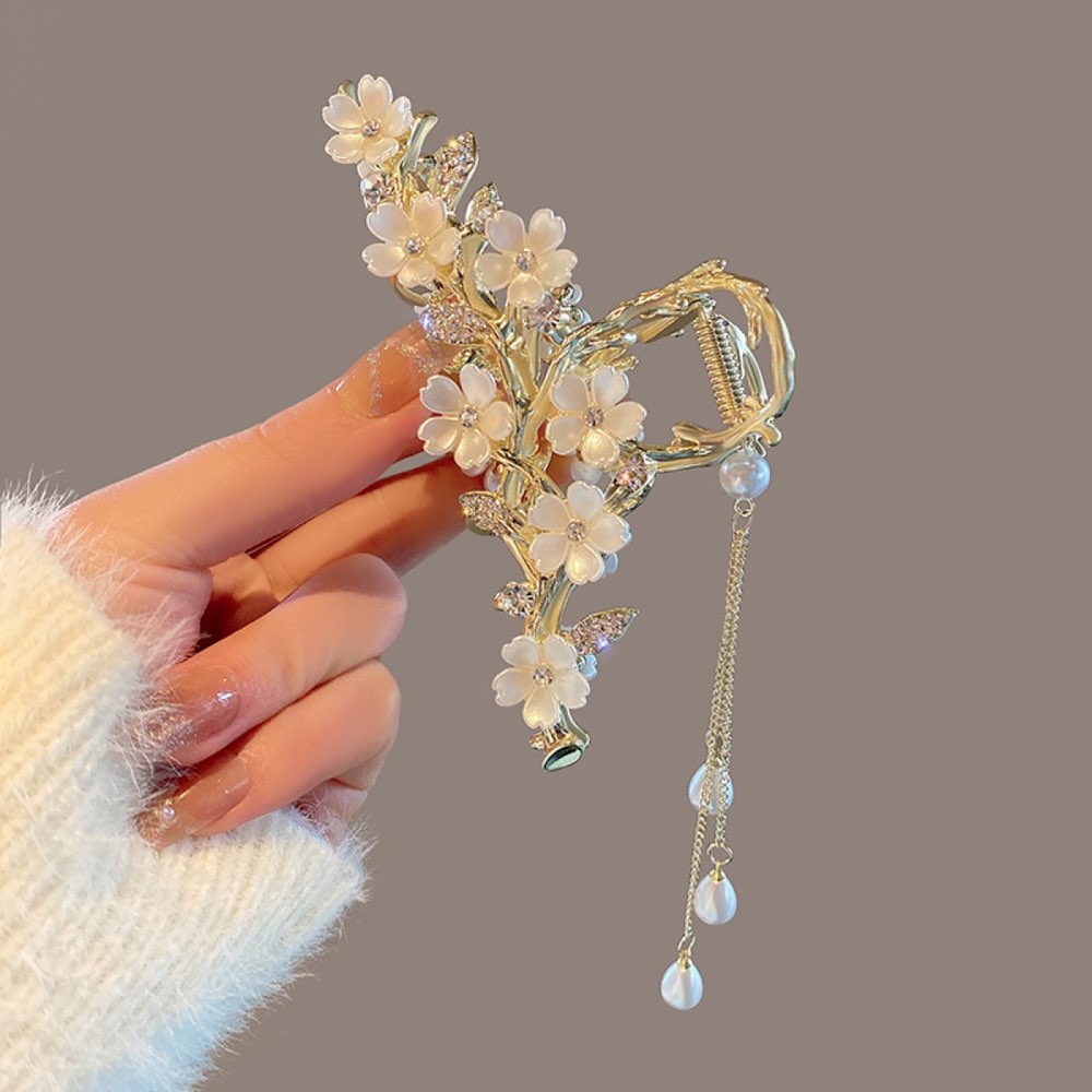 Pearl blossom hair claw