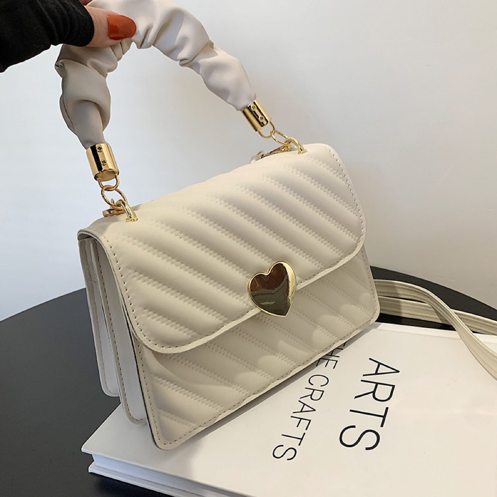 Quilted chain shoulder bag